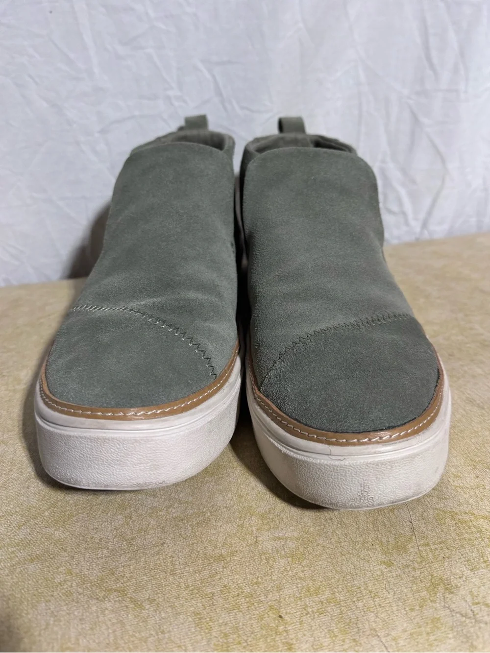 Toms adorable suede